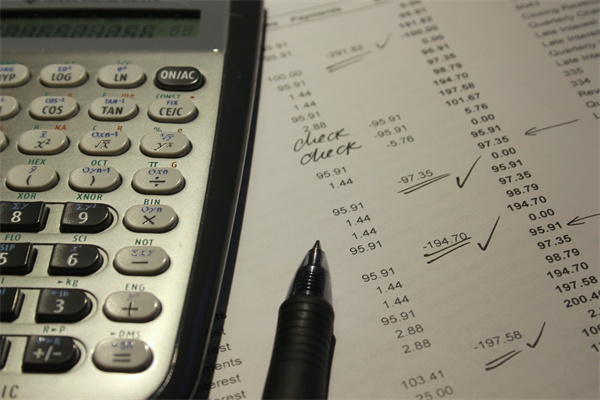 美国4月ADP就业人数增加19.2万，预期18万，3月数据上修