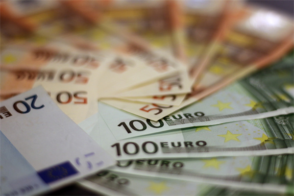 美国4月ADP就业人数增加19.2万，预期18万，3月数据上修